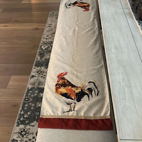 Rooster Tablerunner 70” - Picture 2 of 4